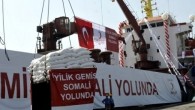 Derince Limanı’ndan hareket edecek gemiyle beton santrali, parke taşı fabrikası malzemelerinin yanı sıra 5 bin ton şeker, 5 bin ton un ile 2 bin 700 aileye yardım paketi Somali’ye ulaşacak. Somali’de gerçekleştirdiği insani yardım operasyonuyla dikkatleri üzerine çeken Türk Kızılayı, […]