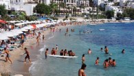 Bodrum Belediyesi, yaz aylarının yaklaşmasıyla birlikte sahillerde ve halk plajlarında yapılan çalışmalara hız verdi. Bodrum Belediyesi Zabıta Müdürlüğü ve Fen İşleri Müdürlüğü 4’üncü Bölge ekipleri tarafından sahillerde ve halk plajlarında temizlik, kumlama ve çevre düzenleme çalışmaları hızlandırıldı. Bodrum Belediyesi ekipleri […]