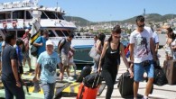 Türkiye’den giden turistler Yunanistan turizminin en önemli gelir kaynaklarından biri haline geldi. Yunanistan Resmi İstatistik Kurumu (Hellenic İstatistical Authority) verilerine göre, geçen yıl bu ülkeyi 1 milyon 153 bin Türk turist ziyaret ederken, Türkiye en fazla turist gönderen 7. ülke […]