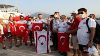 Kıbrıs Barış Harekatı’nın 46. yıl dönümü etkinlikleri kapsamında, Türk ve Kuzey Kıbrıs Türk Cumhuriyeti (KKTC) milli yüzücüleri Mersin’den Kıbrıs’a yüzmeye başladı. Aralarında eski devlet bakanı Kürşad Tüzmen’in de bulunduğu yüzücülerin, yarın öğlen saatlerinde Kıbrıs’a varması bekleniyor. “Bayrağımız kulaçlarla Kıbrıs”a sloganıyla […]